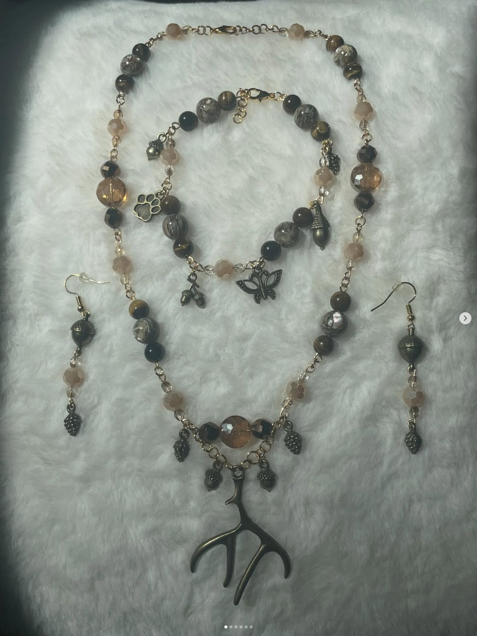 Woodland Antler set: necklace, bracelet and earrings in warm earth tones with an antler pendant